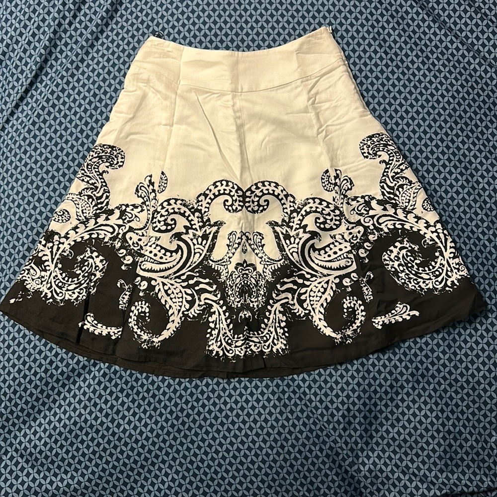 Size 2 Black and White Skirt from White House Black Market
